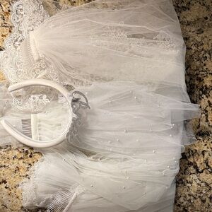 Amazon Elegant White Lace Veil with Comb